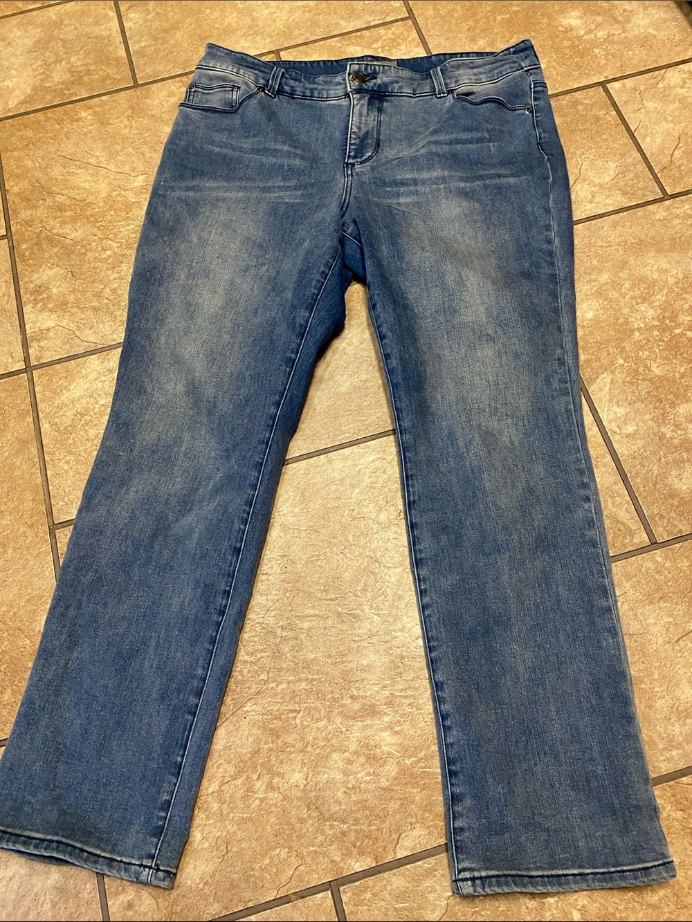 Chico's So Slimming Denim Jeans in Medium Blue Wash with Fading Size 2 Short